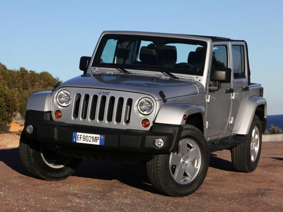  Jeep Wrangler Sahara Unlimited 2011 года  (EU) (фото 22 из 30)